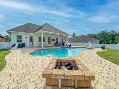 Beautiful POOL home, 5 Bedroom 3 and 1/2 Baths 2373 sq/ft - photo 1