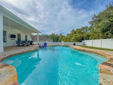 Beautiful POOL home, 5 Bedroom 3 and 1/2 Baths 2373 sq/ft - photo 3
