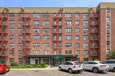 Welcome to Apartment 4C at Pembroke Square - a spacious - photo 34