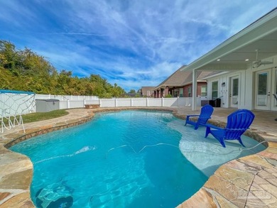 Beautiful POOL home, 5 Bedroom 3 and 1/2 Baths 2373 sq/ft - photo 4