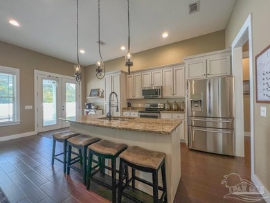 Beautiful POOL home, 5 Bedroom 3 and 1/2 Baths 2373 sq/ft - photo 7