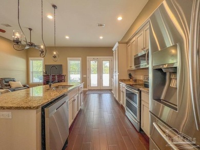 Beautiful POOL home, 5 Bedroom 3 and 1/2 Baths 2373 sq/ft - photo 9