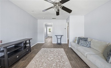 Welcome Home to this cozy and well-kept home. This home offers 3 - photo 4