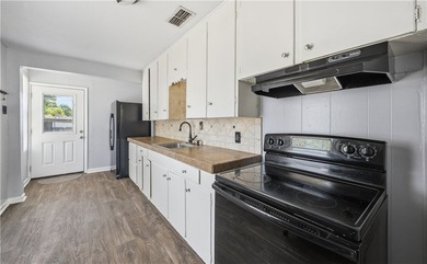 Welcome Home to this cozy and well-kept home. This home offers 3 - photo 5