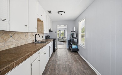 Welcome Home to this cozy and well-kept home. This home offers 3 - photo 6
