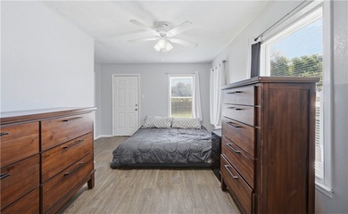 Welcome Home to this cozy and well-kept home. This home offers 3 - photo 7