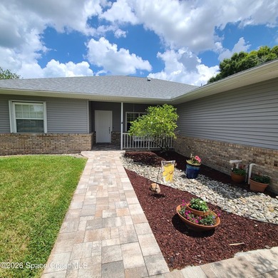 Welcome to this just repainted, impeccably maintained - photo 7