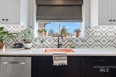 Don't miss this 2018 Parade Home, built by Vantage Homes with - photo 19