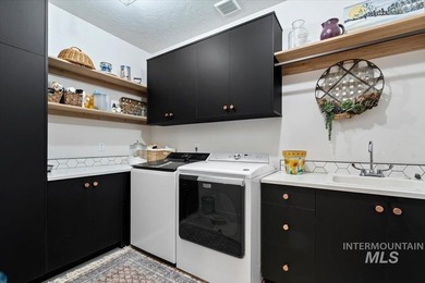 Don't miss this 2018 Parade Home, built by Vantage Homes with - photo 38