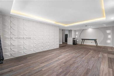 Beautiful Lakeview condo that delivers the space of a - photo 2