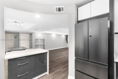 Beautiful Lakeview condo that delivers the space of a - photo 5
