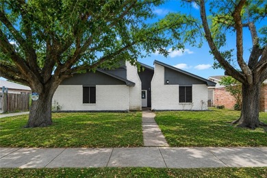 Welcome to this 3 bedroom, 2 bathroom home located in the - photo 1
