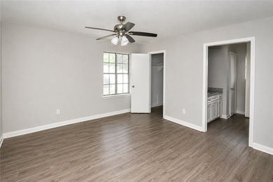 Welcome to this 3 bedroom, 2 bathroom home located in the - photo 7