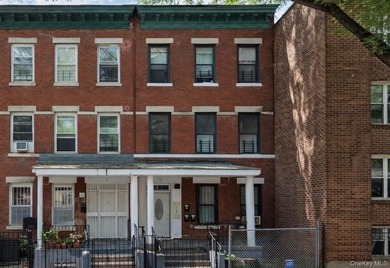 Zoned R8, can be delivered vacant! Currently a fully occupied - photo 1