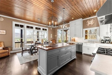 3BD, 3.5BA, 3400 sqft Luxury Mountain Craftsman Home with - photo 13