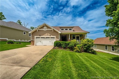 Located in a highly sought-after gated, golf cart-friendly - photo 48