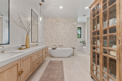 Stunning custom home in Horseshoe Bay offering elevated Hill - photo 14