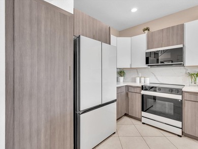 Welcome to this beautifully maintained 3-bedroom, 2.5-bathroom - photo 15