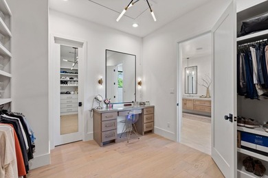 Stunning custom home in Horseshoe Bay offering elevated Hill - photo 18