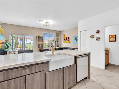 Welcome to this beautifully maintained 3-bedroom, 2.5-bathroom - photo 18