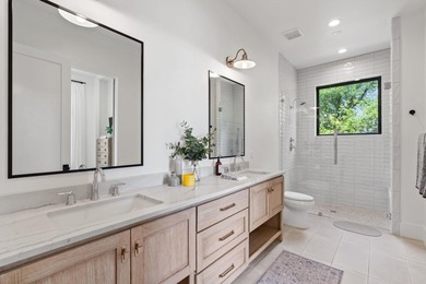 Stunning custom home in Horseshoe Bay offering elevated Hill - photo 20