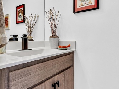 Welcome to this beautifully maintained 3-bedroom, 2.5-bathroom - photo 20