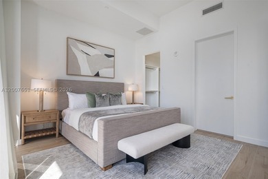 Rare high-floor corner residence in the Bayshore Building at Mr - photo 23