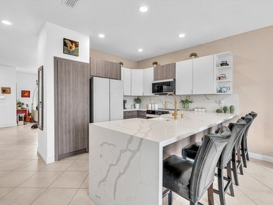Welcome to this beautifully maintained 3-bedroom, 2.5-bathroom - photo 23