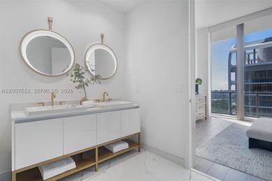 Rare high-floor corner residence in the Bayshore Building at Mr - photo 26