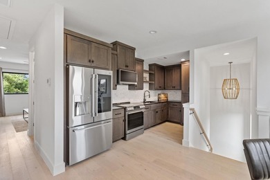 Stunning custom home in Horseshoe Bay offering elevated Hill - photo 27
