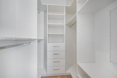 Rare high-floor corner residence in the Bayshore Building at Mr - photo 27