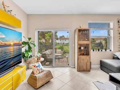 Welcome to this beautifully maintained 3-bedroom, 2.5-bathroom - photo 27
