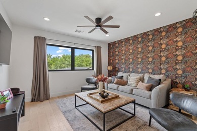 Stunning custom home in Horseshoe Bay offering elevated Hill - photo 28