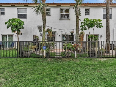 Welcome to this beautifully maintained 3-bedroom, 2.5-bathroom - photo 31