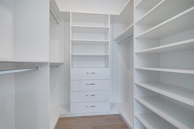 Rare high-floor corner residence in the Bayshore Building at Mr - photo 32