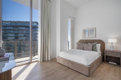 Rare high-floor corner residence in the Bayshore Building at Mr - photo 33