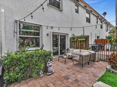 Welcome to this beautifully maintained 3-bedroom, 2.5-bathroom - photo 33