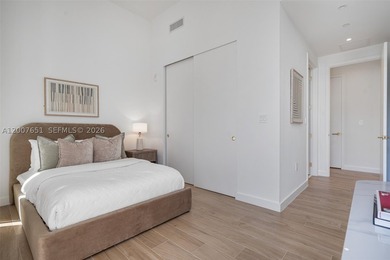 Rare high-floor corner residence in the Bayshore Building at Mr - photo 34