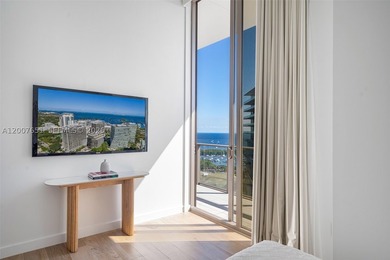 Rare high-floor corner residence in the Bayshore Building at Mr - photo 35