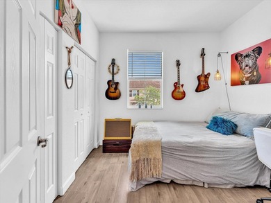 Welcome to this beautifully maintained 3-bedroom, 2.5-bathroom - photo 36