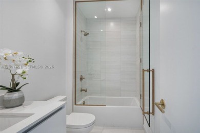 Rare high-floor corner residence in the Bayshore Building at Mr - photo 38