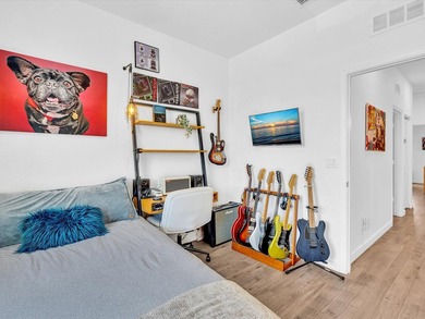 Welcome to this beautifully maintained 3-bedroom, 2.5-bathroom - photo 38