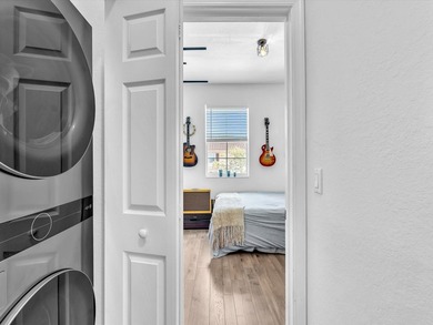 Welcome to this beautifully maintained 3-bedroom, 2.5-bathroom - photo 39