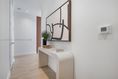 Rare high-floor corner residence in the Bayshore Building at Mr - photo 40
