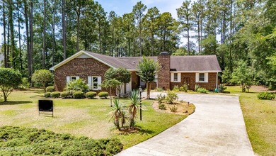 Welcome to 6200 Ibis Lane! This beautifully updated, move-in - photo 2