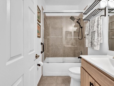 Welcome to this beautifully maintained 3-bedroom, 2.5-bathroom - photo 43