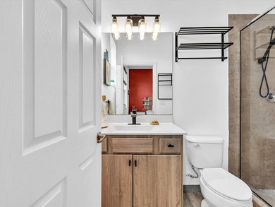 Welcome to this beautifully maintained 3-bedroom, 2.5-bathroom - photo 47