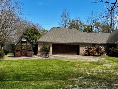 This 2006 custom built Lakehouse boast high ceilings 3 bedrooms - photo 2