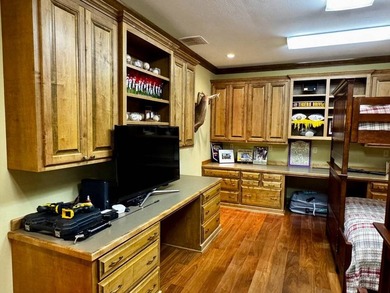 This 2006 custom built Lakehouse boast high ceilings 3 bedrooms - photo 8