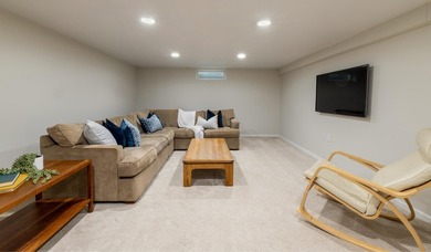 Special spot in Bayside! This darling lannon stone ranch home is - photo 19